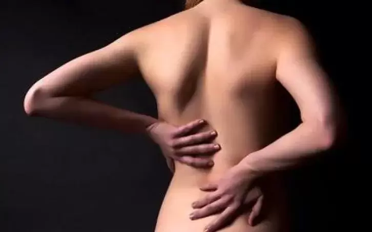 For osteochondrosis, you can massage your back with traditional warm massage.